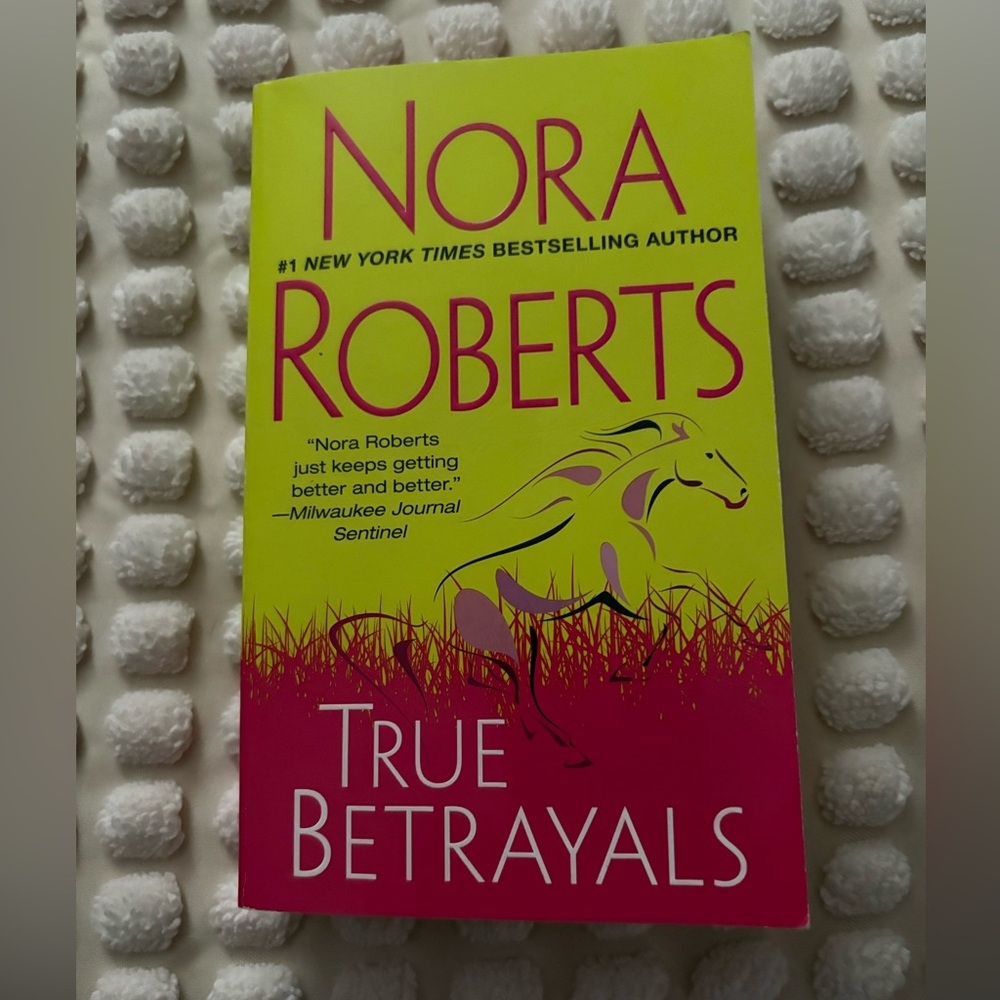 Nora Roberts 'True Betrayals' Paperback